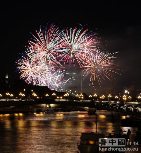 塞纳河上法国国庆焰火