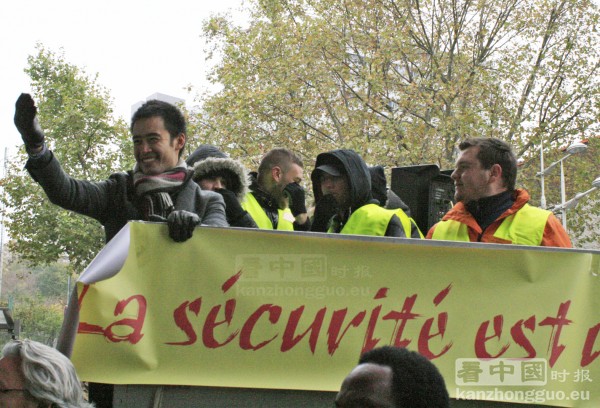 “治安关系每个人”大游行场景