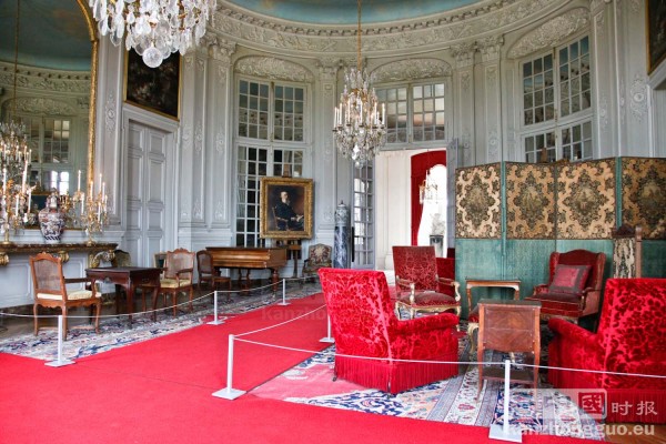 游览香舒芒城堡 (Chateau de Champs-sur-Marne) 游览香舒芒城堡 (Chateau de Champs-sur-Marne)