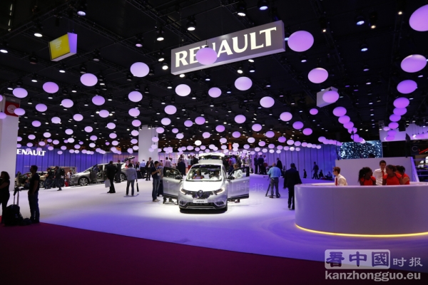 如梦幻般的雷诺Renault汽车展台(摄影:李牧/看中国) 如梦幻般的雷诺Renault汽车展台(摄影:李牧/看中国)