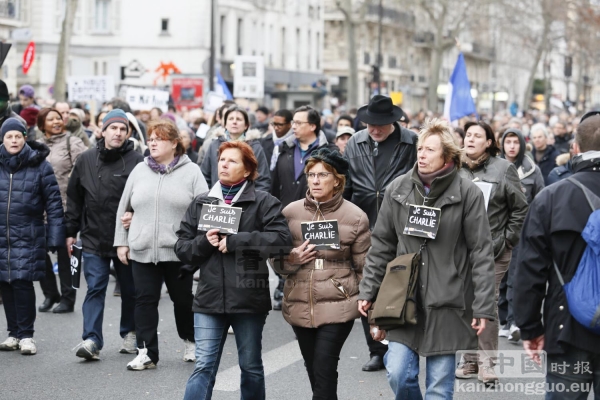 巴黎反恐大游行150万人 史无前列(摄影/李牧) 巴黎反恐大游行150万人 史无前列(摄影/李牧)