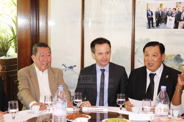 何福基(左)、布尔纳泽勒(中)、蔡垂彪(右)(摄影:林莲怡/看中国) 何福基(左)、布尔纳泽勒(中)、蔡垂彪(右)(摄影:林莲怡/看中国)