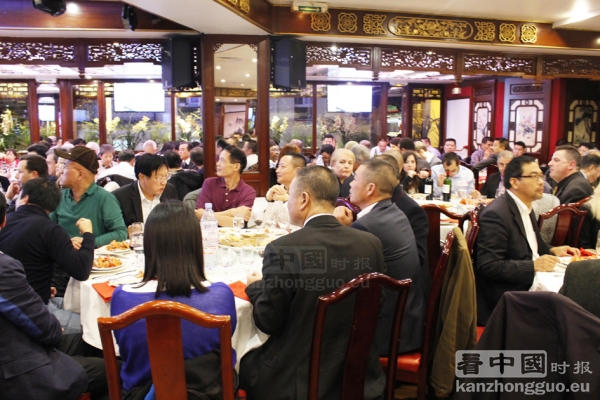 10月30日,佩克莱斯在巴黎美丽城幸福楼会见各界亚裔人士大会的现场。(摄影:林莲怡/看中国) 10月30日,佩克莱斯在巴黎美丽城幸福楼会见各界亚裔人士大会的现场。(摄影:林莲怡/看中国)