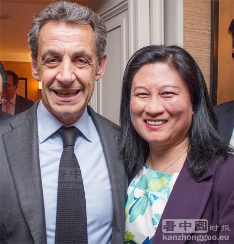 萨科齐与《看中国》时报社长Patricia CHEN合影。 (摄影：林莲怡/看中国)