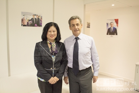 萨科齐（右）与《看中国》时报社长Patricia CHEN女士合影。(摄影：林莲怡/看中国)