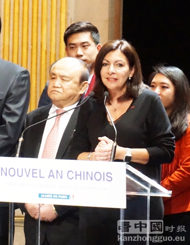 巴黎市长伊达尔戈在新年致辞 (摄影:林莲怡) 巴黎市长伊达尔戈在新年致辞 (摄影:林莲怡)