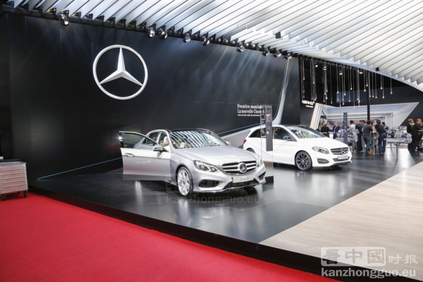 2014巴黎世界车展上的奔驰车展厅。 (摄影: 李牧/看中国) 2014巴黎世界车展上的奔驰车展厅。 (摄影: 李牧/看中国)
