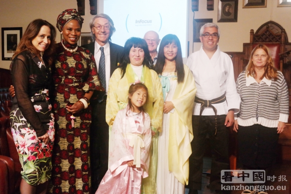 研讨会上的政界和文化界人士(摄影:成容) 研讨会上的政界和文化界人士(摄影:成容)