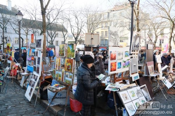 艺术家云集的小丘广场(Place du Tertre)(摄影:李牧/看中国) 艺术家云集的小丘广场(Place du Tertre)(摄影:李牧/看中国)