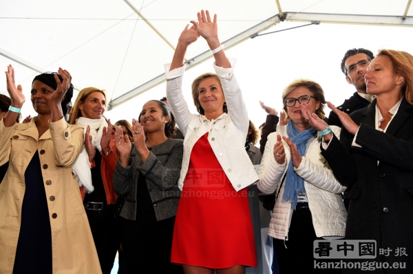 佩克莱斯在9月10日发起“自由!”组织的集会上向支持者示意。(AFP/Getty Images)(摄影:蓝红) 佩克莱斯在9月10日发起“自由!”组织的集会上向支持者示意。(AFP/Getty Images)(摄影:蓝红)