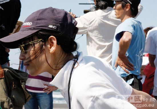 如今导演在拍摄中。