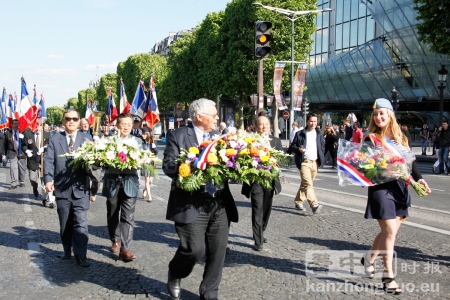 6月19日各界代表在凯旋门下为无名英雄鲜花。（摄影：林莲怡/看中国）