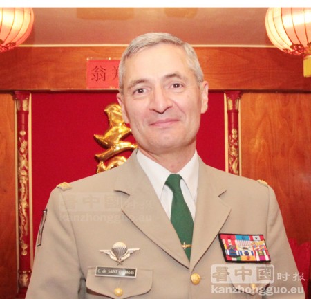 法国外籍兵团总司令克里斯托弗•德圣查玛(Christophe de Saint-Chamas) 将军，在多多大酒楼接受本报专访。 (摄影/晨光)