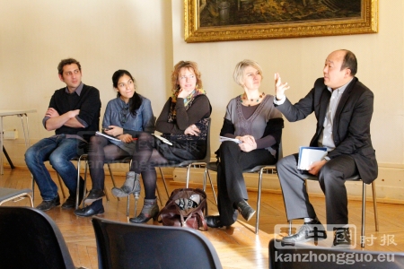 巴黎13区副区长陈文雄（右一）希望亚裔协会与智者13计划共同合作，使更多长者了解并参与到智者13计划中来。（摄影：林莲怡/看中国）