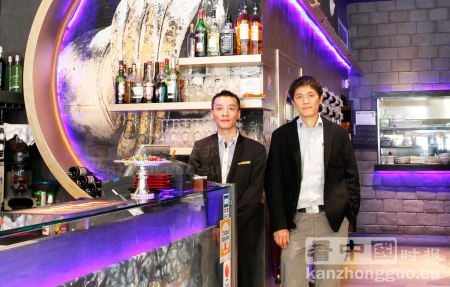 Thai Basilic的徐老板(左)和伟仕设计事务所的谭先生(右)(摄影:陆云) Thai Basilic的徐老板(左)和伟仕设计事务所的谭先生(右)(摄影:陆云)