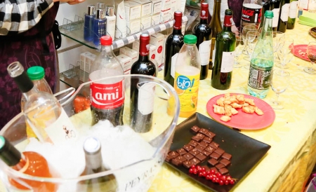 “欧树之夜”活动的美食红酒一角