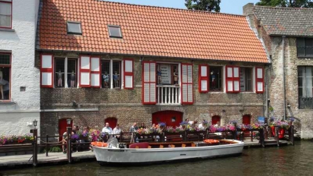 有“北方威尼斯”之称的布鲁日,被联合国列为世界文化遗产。但是,游客可别在街头吃麦当劳以免挨罚。(中央社档案照片) 有“北方威尼斯”之称的布鲁日,被联合国列为世界文化遗产。但是,游客可别在街头吃麦当劳以免挨罚。(中央社档案照片)