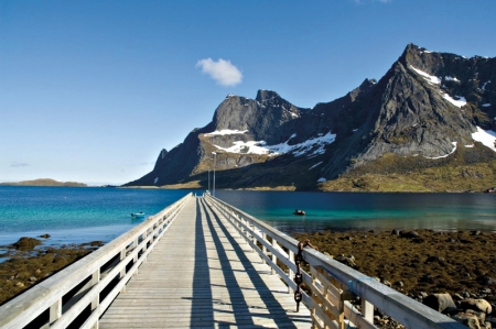 莫斯克内斯岛上有一个古老的小渔村，被公认是“挪威最美丽村庄”。（Thomas Faivre-Duboz/维基百科）