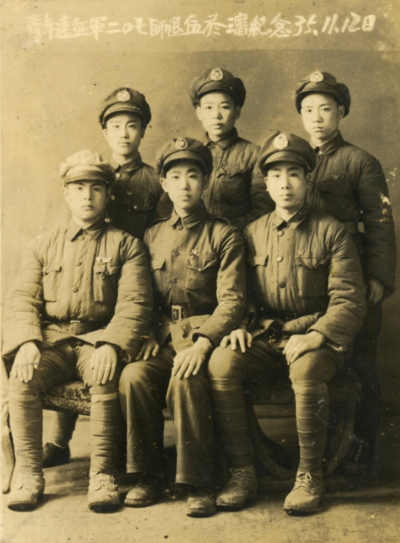 高怀德和当时战友的退伍纪念照 高怀德和当时战友的退伍纪念照