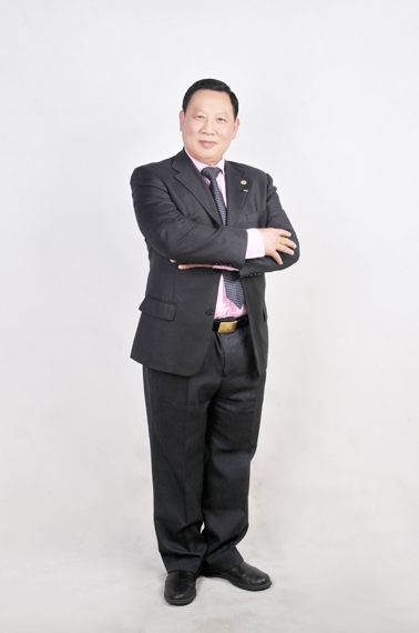 巴黎第九选区国会议员候选人Bernard SOK (照片由本人提供) 巴黎第九选区国会议员候选人Bernard SOK (照片由本人提供)