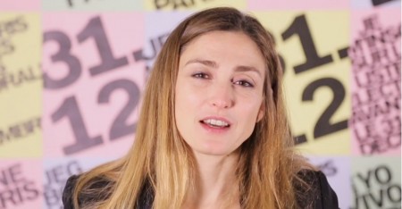 嘉耶(Julie Gayet)出现在社会党巴黎市长竞选候选人伊达尔戈(Anne HIDALGO)的竞选短片中。(视频截图) 嘉耶(Julie Gayet)出现在社会党巴黎市长竞选候选人伊达尔戈(Anne HIDALGO)的竞选短片中。(视频截图)