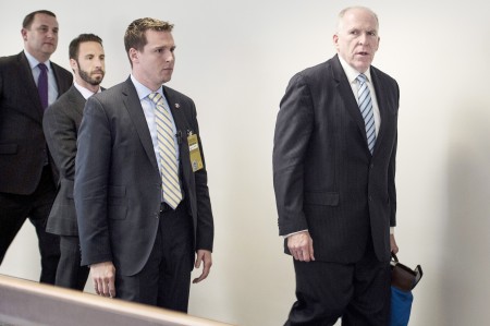 7月10日,美国中央情报局(CIA)局长约翰·布伦南(John Brennan)(右一)在华盛顿国会山举行的参议院情报委员会做闭门说明。当日,美国拒绝就德国驱逐美CIA官员发表评论。(AFP/Getty Images) 7月10日,美国中央情报局(CIA)局长约翰·布伦南(John Brennan)(右一)在华盛顿国会山举行的参议院情报委员会做闭门说明。当日,美国拒绝就德国驱逐