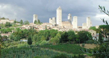 San Gimignano是意大利中北部的一个中世纪小城。(维基百科) San Gimignano是意大利中北部的一个中世纪小城。(维基百科)