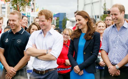 运动员村,凯特一行被邀参加名为“三个罐子”的传统游戏。(Getty Images) 运动员村,凯特一行被邀参加名为“三个罐子”的传统游戏。(Getty Images)