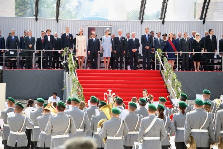 8月4日，比利时、法国、英国和德国等国政要聚集在比利时列日镇，共同纪念一战爆发100周年。（Getty Images）