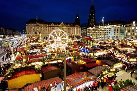 第580届德累斯顿圣诞果脯蛋糕市场11月27日开市。(AFP/GettyImages) 第580届德累斯顿圣诞果脯蛋糕市场11月27日开市。(AFP/GettyImages)
