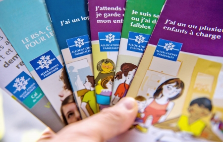 法国家庭补助局的宣传手册(AFP/Getty Images) 法国家庭补助局的宣传手册(AFP/Getty Images)