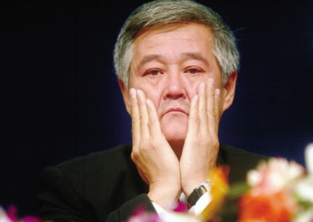 昔日风光的赵本山,近来似乎“好日子”走到了头,不但丑闻不断,连徒弟们也要脱离师徒关系。(网络图片) 昔日风光的赵本山,近来似乎“好日子”走到了头,不但丑闻不断,连徒弟们也要脱离师徒关系。(网络图片)