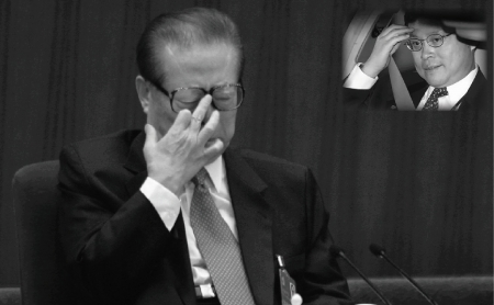 面对习近平的“围剿”,江泽民及其长子江绵恒的前景堪忧。(AFP/Getty Images合成图片) 面对习近平的“围剿”,江泽民及其长子江绵恒的前景堪忧。(AFP/Getty Images合成图片)
