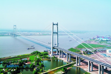 图为当时将取名为“镇扬大桥”,后因江泽民忌讳其名称而被迫改为“润扬大桥”。(网络图片) 图为当时将取名为“镇扬大桥”,后因江泽民忌讳其名称而被迫改为“润扬大桥”。(网络图片)