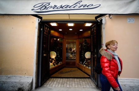 意大利某处Borsalino衣帽店(AFP/GettyImages) 意大利某处Borsalino衣帽店(AFP/GettyImages)