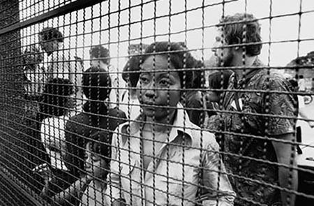 按照红色高棉的命令,金边的外国人被集中起来,很快都被赶出城市。(网络图片) 按照红色高棉的命令,金边的外国人被集中起来,很快都被赶出城市。(网络图片)