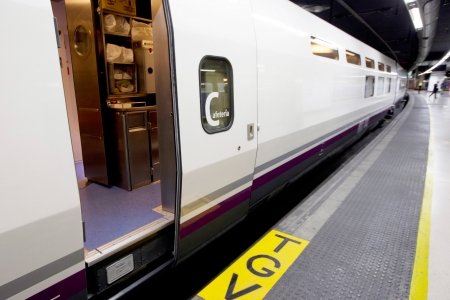 西班牙AVE列车(AFP/Getty Images) 西班牙AVE列车(AFP/Getty Images)