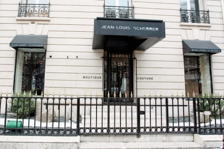 巴黎蒙田大道上的奢侈品商店(AFP/Getty Images) 巴黎蒙田大道上的奢侈品商店(AFP/Getty Images)