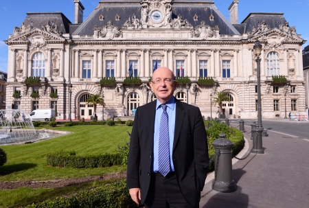 图尔市前市长让•杰曼(AFP/Getty Images) 图尔市前市长让•杰曼(AFP/Getty Images)