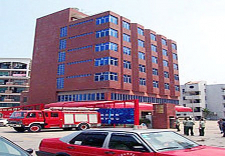 赖昌星所建“红楼”成为这类由商人专供高官权贵淫乱的场所代名词。(网络图片) 赖昌星所建“红楼”成为这类由商人专供高官权贵淫乱的场所代名词。(网络图片)