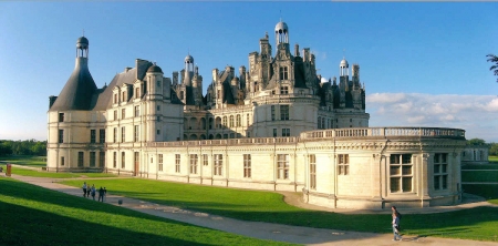 布洛瓦皇家城堡和香博（网络图片）