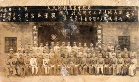 沾益机场同仁为高正明赴芷江机场饯行。图/高正明女儿高曼丽提供