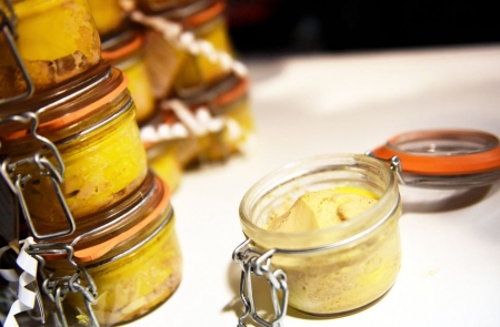 2015年2月26日,在凡尔赛举办的农业博览会上展出的“鹅肝酱”。(AFP/Getty Images) 2015年2月26日,在凡尔赛举办的农业博览会上展出的“鹅肝酱”。(AFP/Getty Images)