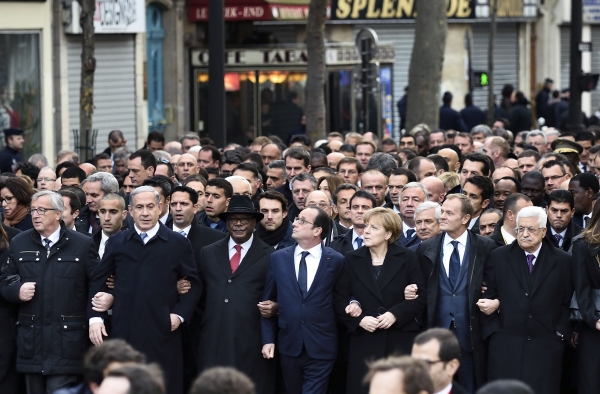 1月9日,参加巴黎共和国反恐大游行的各国元首方队。(AFP/Getty Images) 1月9日,参加巴黎共和国反恐大游行的各国元首方队。(AFP/Getty Images)