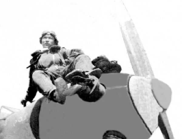 周训典接受飞行训练时期的照片(网络图片) 周训典接受飞行训练时期的照片(网络图片)