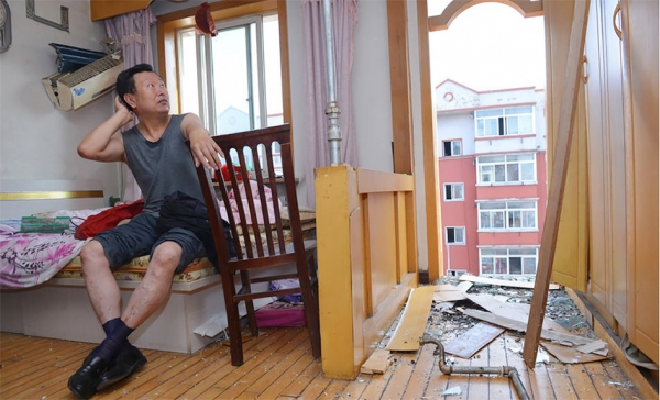 突发的阳台坍塌事故让住户心有余悸。(网络图片) 突发的阳台坍塌事故让住户心有余悸。(网络图片)