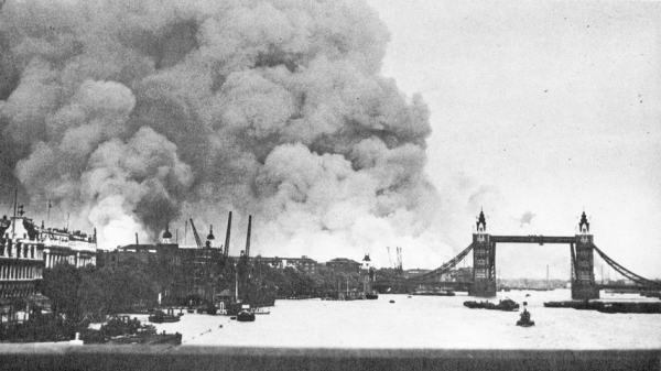 伦敦上空的德国轰炸机(网络图片) 伦敦上空的德国轰炸机(网络图片)