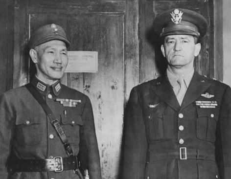 蒋介石和陈纳德(网络图片) 蒋介石和陈纳德(网络图片)