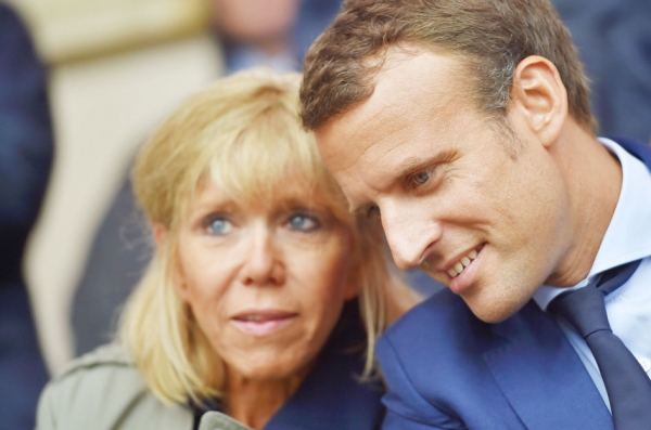 特罗涅(左)与马克隆(AFP/Getty Images) 特罗涅(左)与马克隆(AFP/Getty Images)