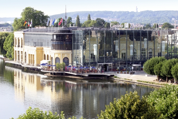 昂冈Barrière赌场外景(CREDITS:© LS Photo Stéphane Morsli,Groupe Barrière Hôtels et Casinos提供) 昂冈Barrière赌场外景(CREDITS:© LS Photo Stéphane Morsli,Groupe Barrière Hôtels et Casi